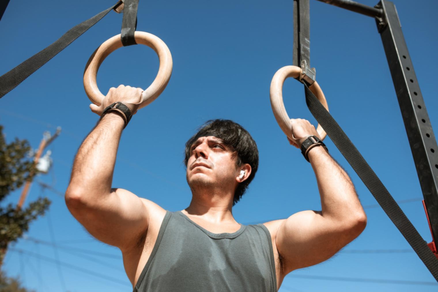 Ejemplo de rutina de gimnasia adaptada para espacios reducidos en departamentos